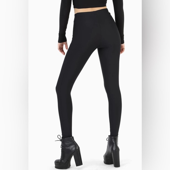 Blackmilk High Waist Matte Pocket Leggings - Picture 3 of 7